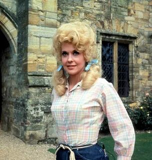 How tall was donna douglas