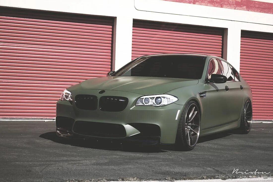 Бмв хаки. BMW f10 Green. BMW 5 f10 Military Green. BMW f10 зеленая. BMW m5 хаки.