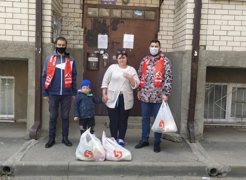 Активисты общественного движения. Волонтеры КПРФ. Добровольчество КПРФ. Парад детей волонтеров КПРФ. Беженца в Краснодарском крае КПРФ.