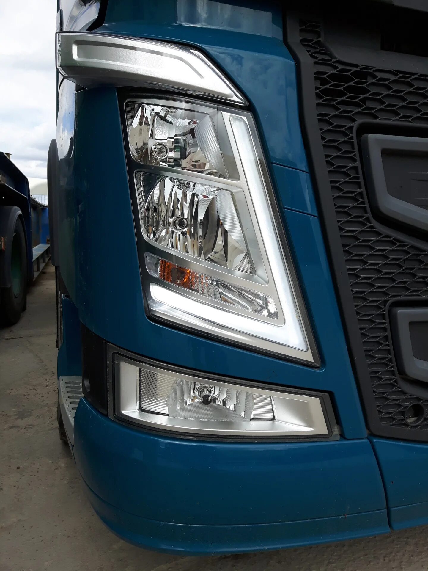 Фара вольво фш 16. Фара volvo fh13. вольво 460 фары. фары volvo fh12 1999. фара боковая volvo fh13.