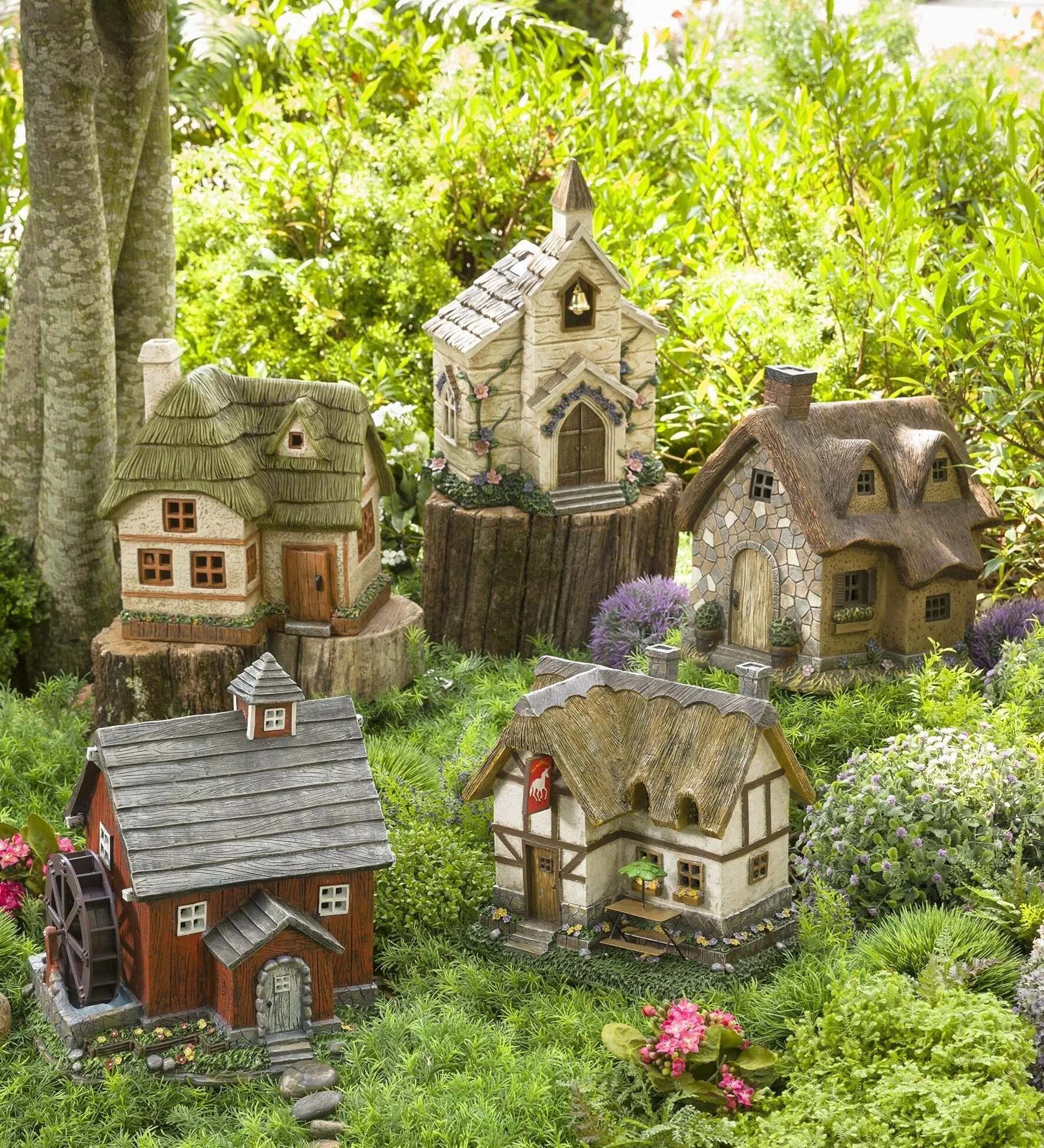 Fairy village. Домик феи Enchanted Village. Домик гномов. С кащачные домик и. Домики для гномов в саду.