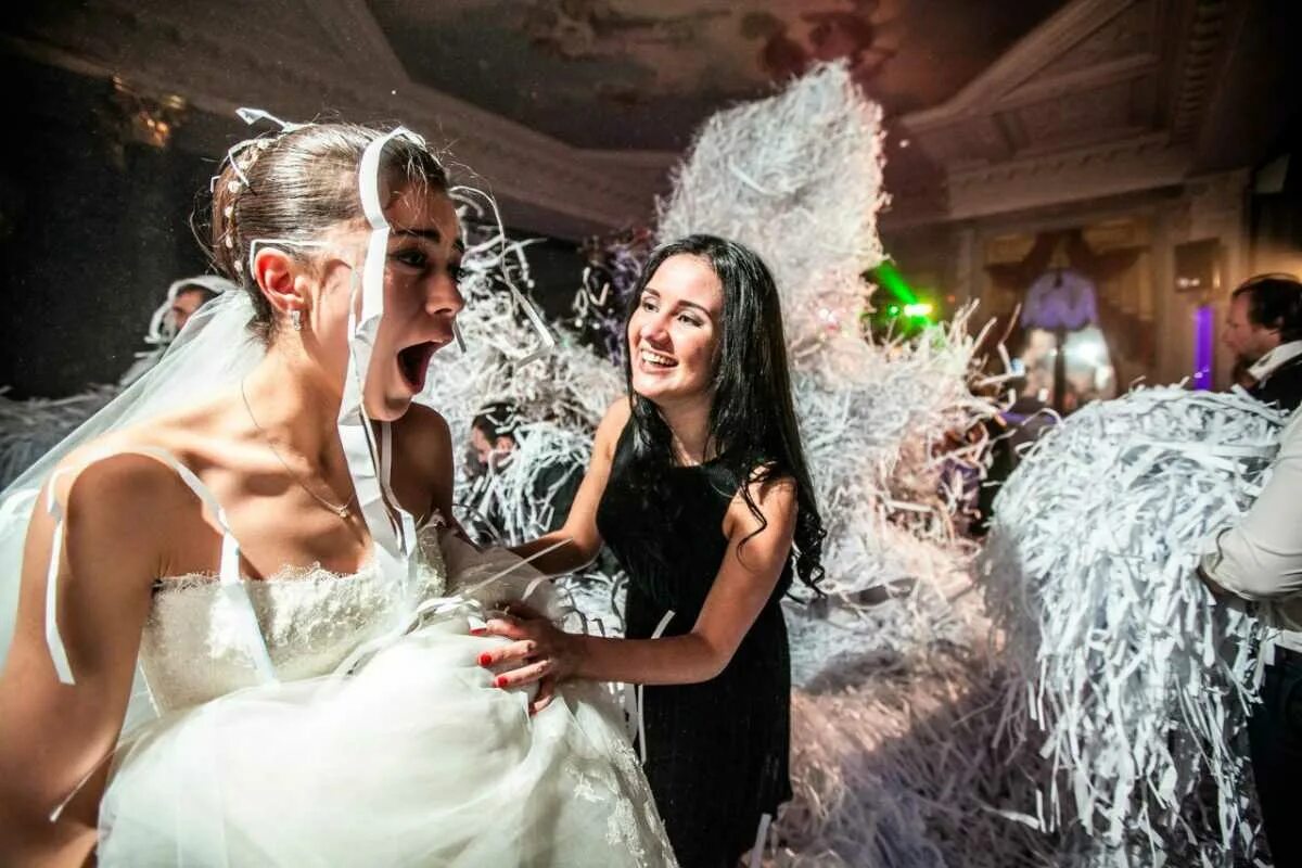 Свадебное шоу. Развлечения на свадьбу. Бумажное шоу на свадьбу. Развлекательная программа на свадьбу. Артисты на свадьбу.