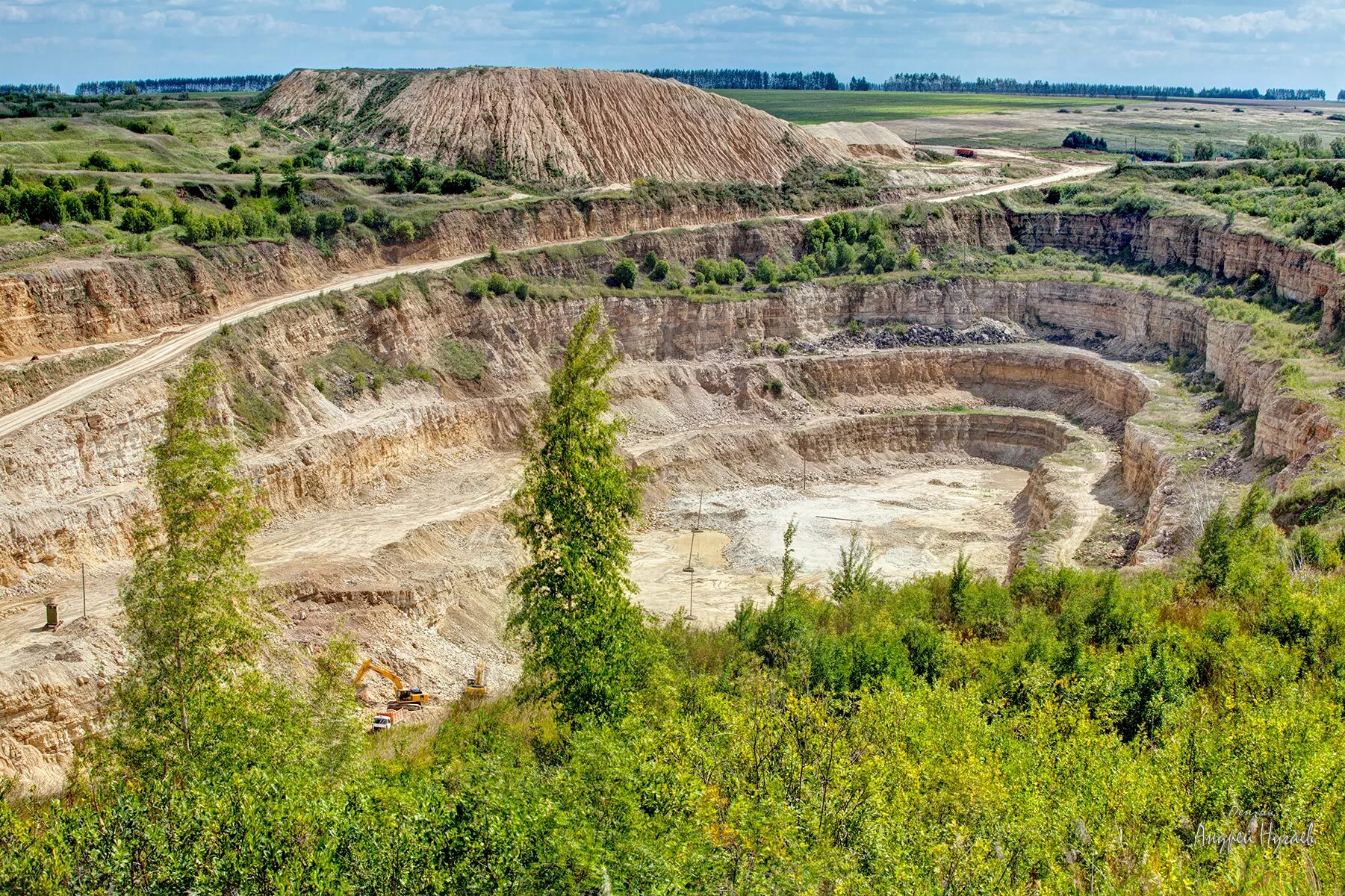 месторождение рио тинто. аксиньино карьер известняк. добыча полезных ископаемых. кварцевый карьер в лыткарино. карьер поиск работы.