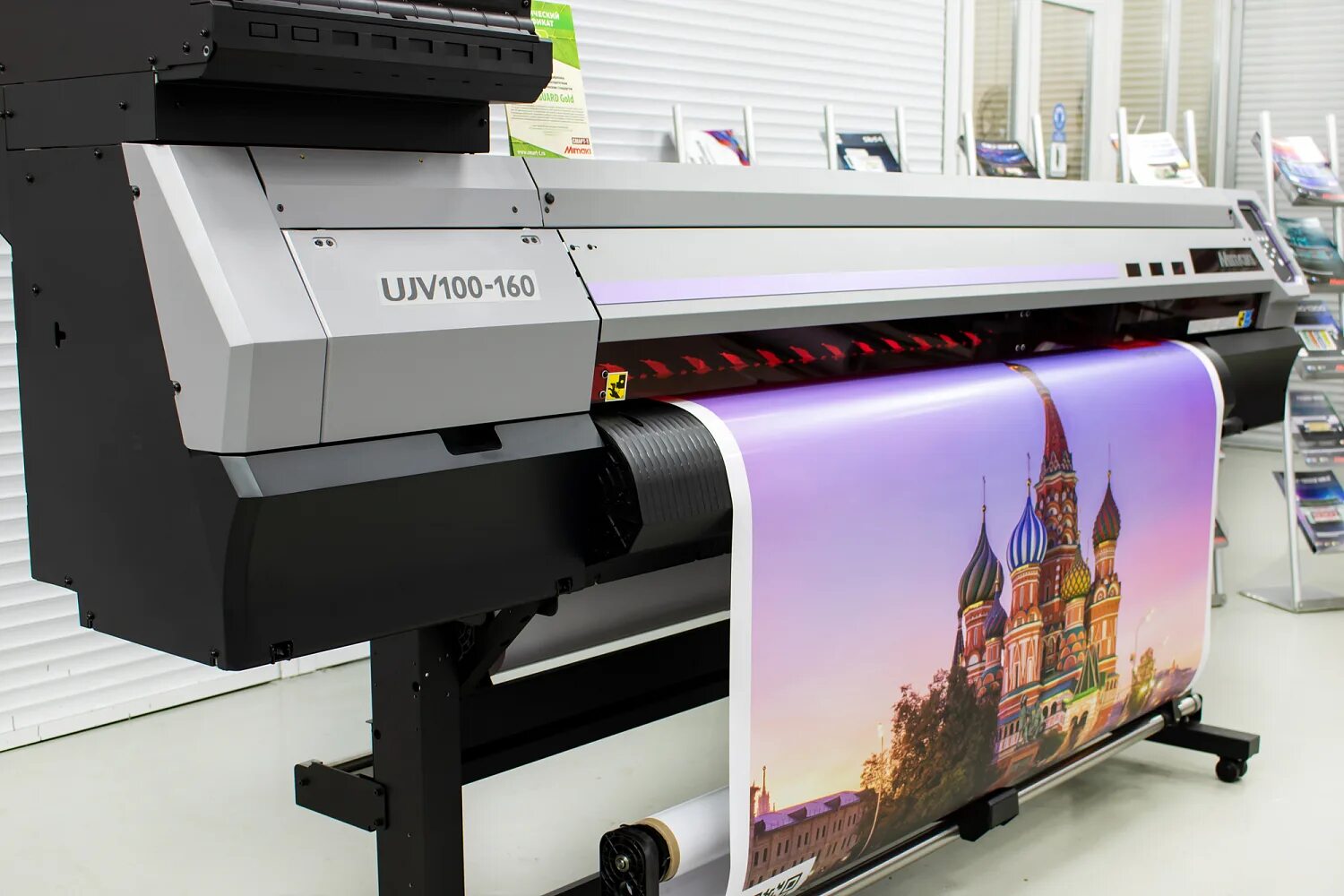 Печать на большом листе. Мимаки 100-160. Mimaki ujv100. Принтер Mimaki UJV 100-160. УФ плоттер Mimaki.