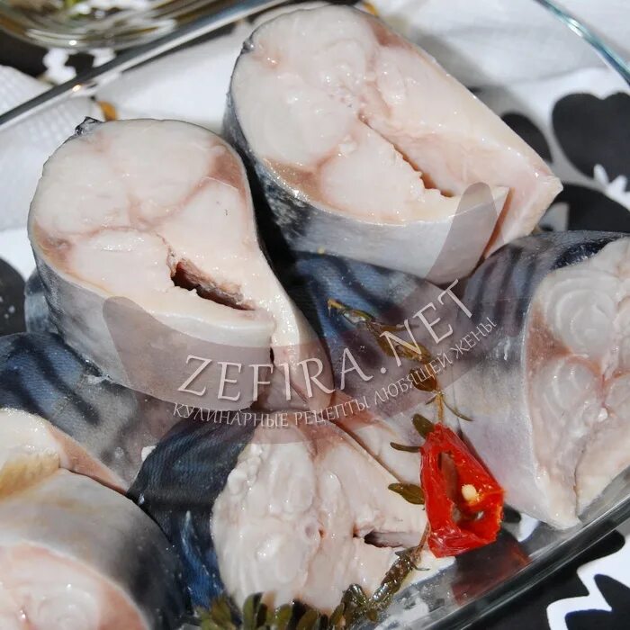 Как вкусно замариновать скумбрию в рассоле. Рассол для маринада скумбрии. скумбия в рассоле их пятерки. маринад для соленой скумбрии в рассоле. скумбрия за сутки в маринаде.