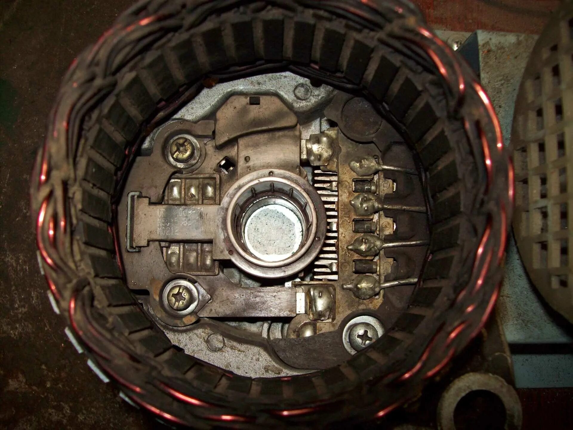 6 генератор. Щетки генератора понтиак вайб. Гул генератора. Устройство генератора ваз 2114. Гул генератора.