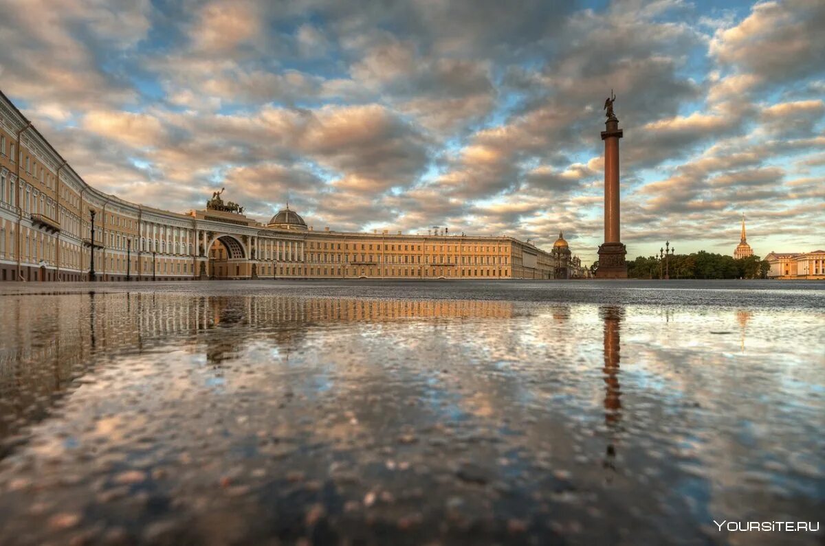 Дворцовая площадь в Санкт-Петербурге. Санкт-Петербург Дворцовая площадь отражение. Дворцовая площадь в Санкт-Петербурге фото.