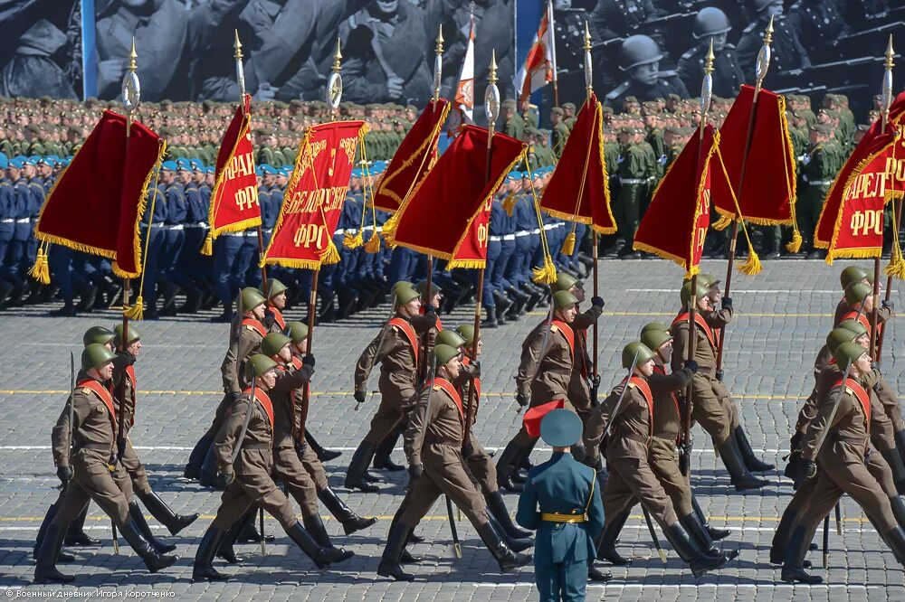 Годы когда проходили парады победы. Парад Победы на красной площади 2015. Парад Победы 9 мая 2015 год. 9 Мая на красной площади 2015. Штандарт на параде.