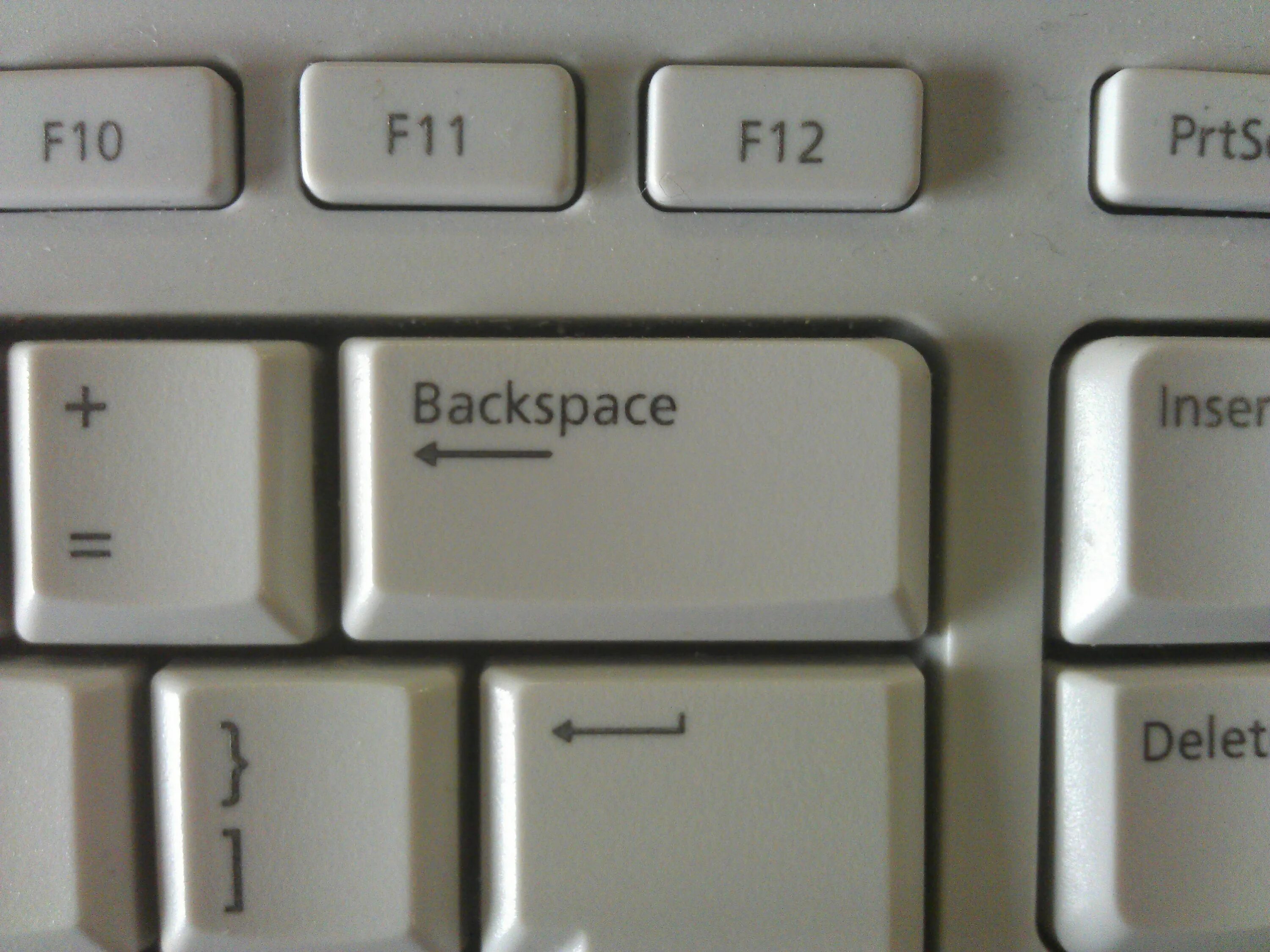 Кнопка Backspace на клавиатуре. Клавиша бэкспейс на клавиатуре. Клавиатура кнопка баксеейс. Что такое Backspace на клавиатуре компьютера. Кнопка space на компьютере