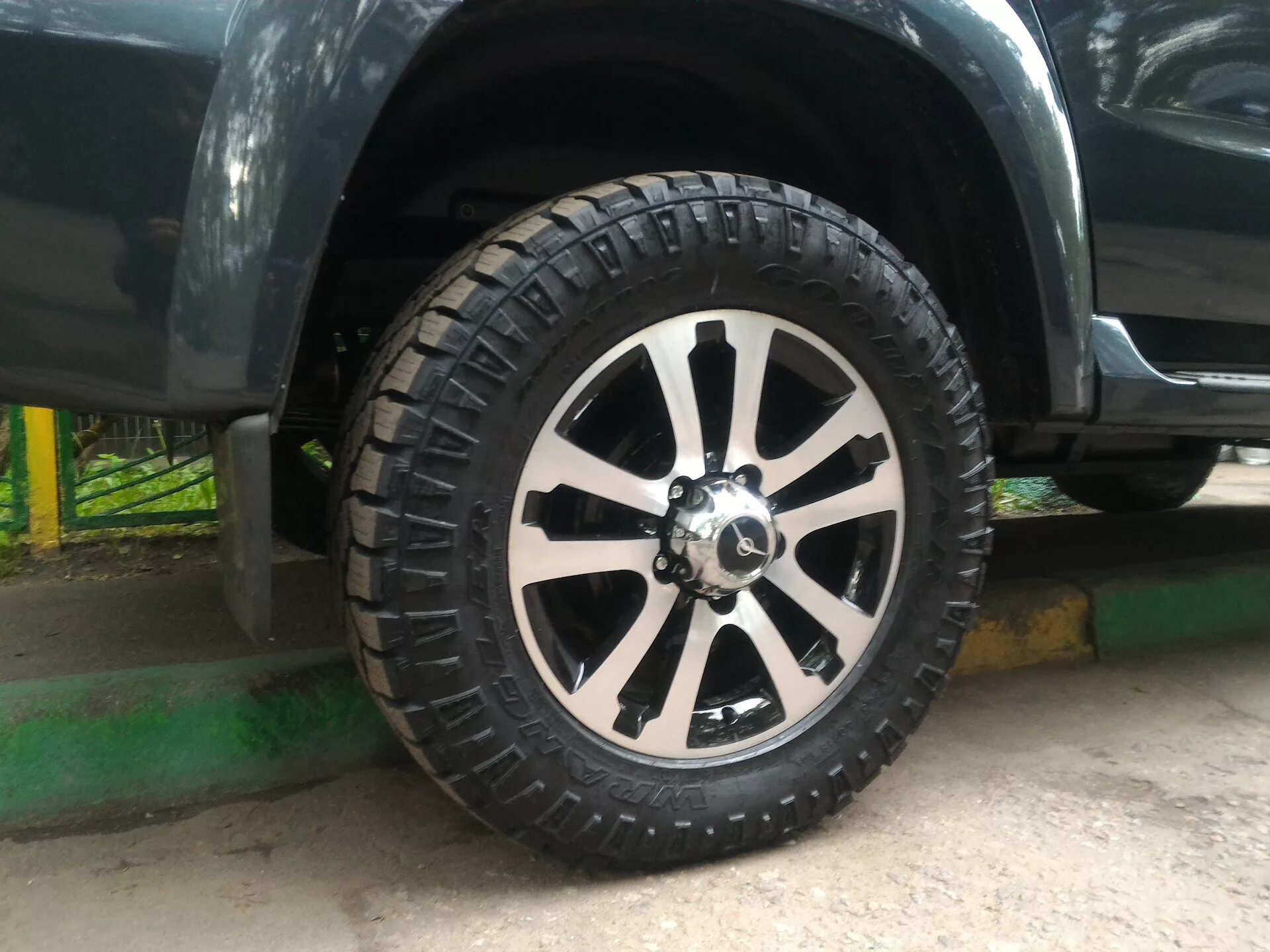 265 65 18 Wrangler. 265/65 R18 на УАЗ Патриот. УАЗ Патриот на шинах 265 65 r18. 265/60 R18 на УАЗ Патриот.