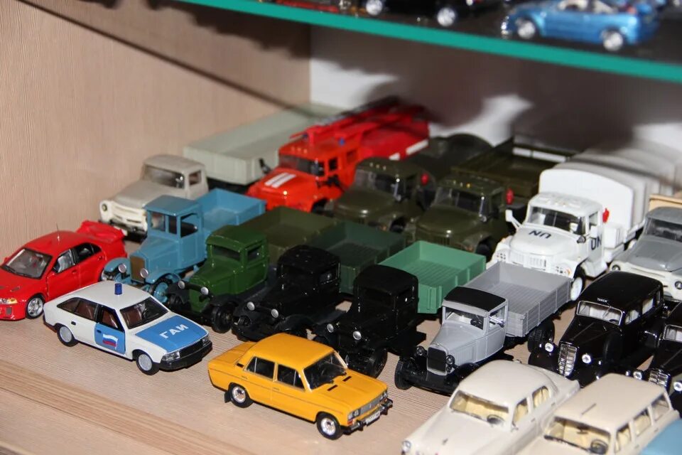 1 43 коллекционные. Компаньон автомодель 1 43. Коллекционирование моделей автомобилей. Коллекционер моделей автомобилей. Коллекция моделей.