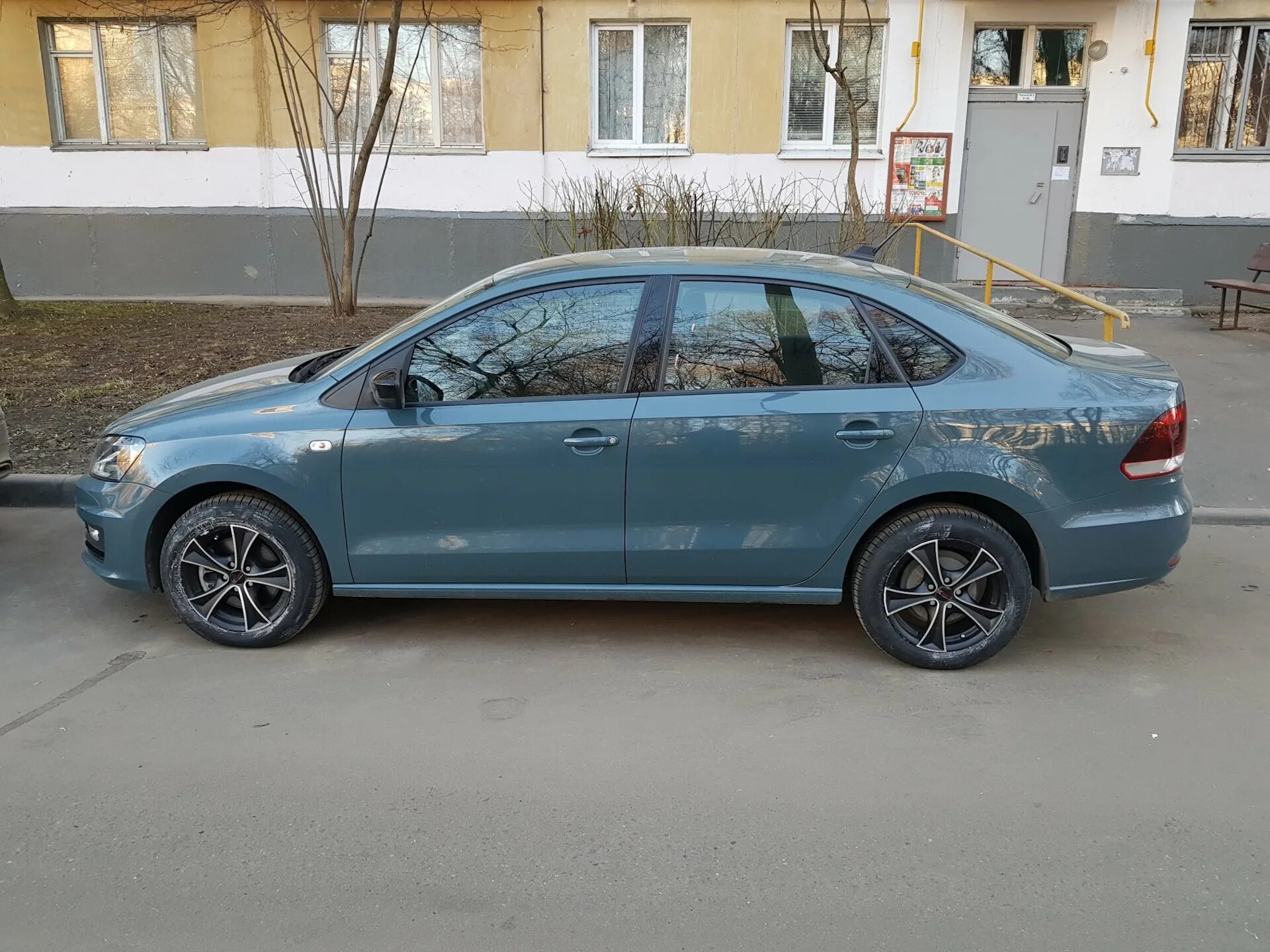 Литые диски 15 радиус поло. Фольксваген поло r17. Volkswagen Polo диски r16. Фольксваген поло r16. Volkswagen Polo sedan r16.