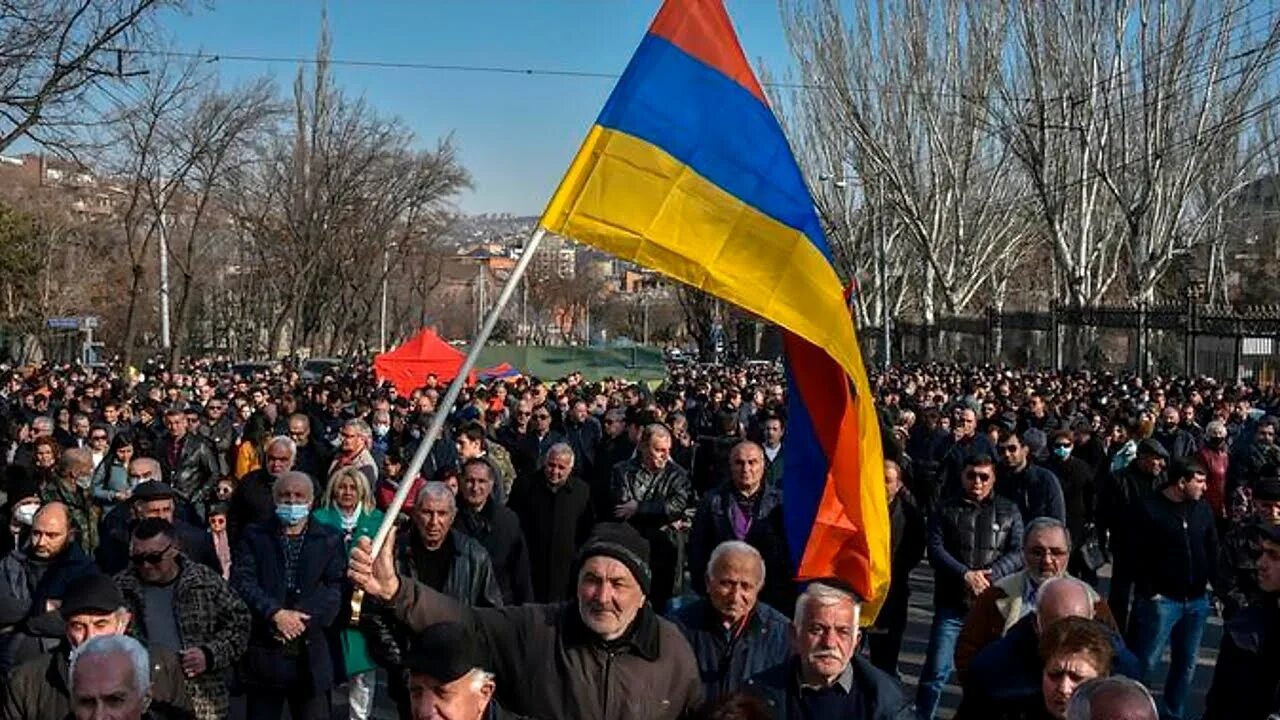 Ехать ли в армению сейчас. Революция в Армении 2018. Революция в Армении 2022. Пашинян на протестах в Армении. Протесты в Армении 2021.