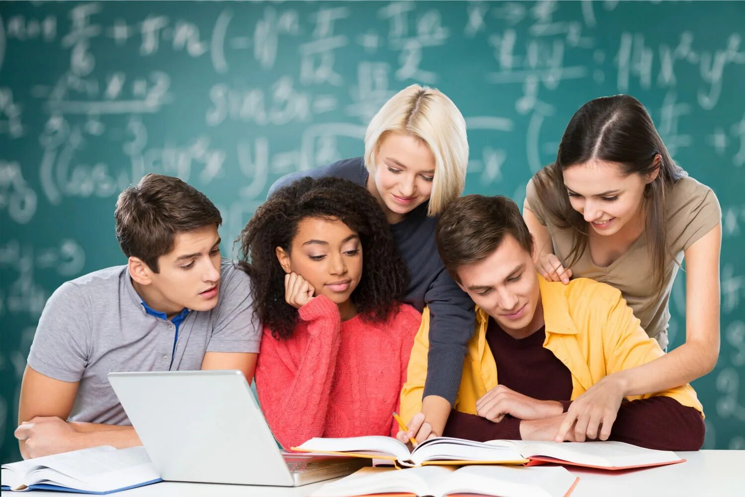 Understanding student learning. Группа студентов. тренинг для школьников радостных. university students. university students photo.