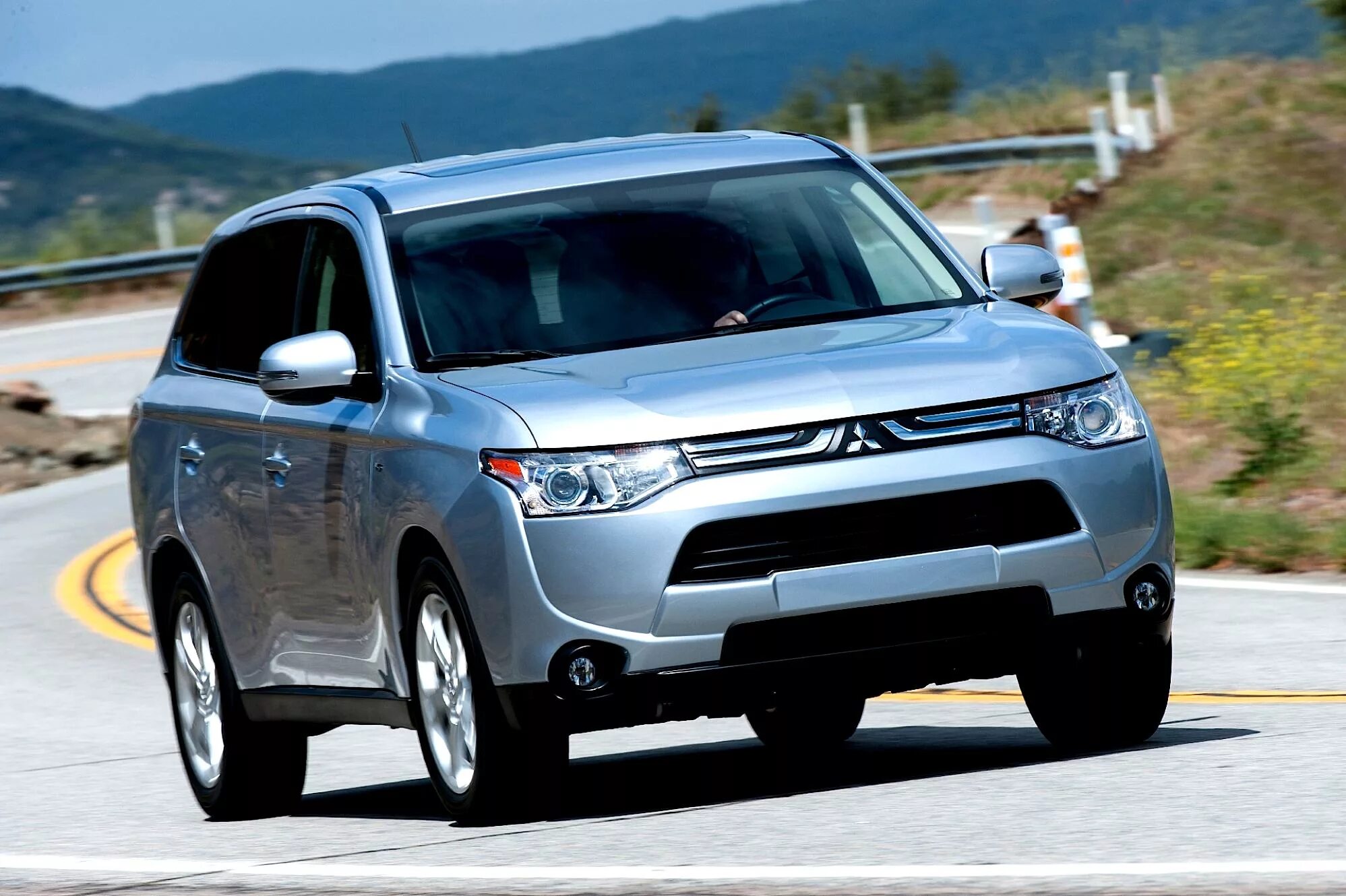 Купить мицубиси 2014. Mitsubishi Outlander 2014. Mitsubishi Outlander 2012. Мицубиси Аутлендер 3. Mitsubishi Outlander, 2014 г.в.