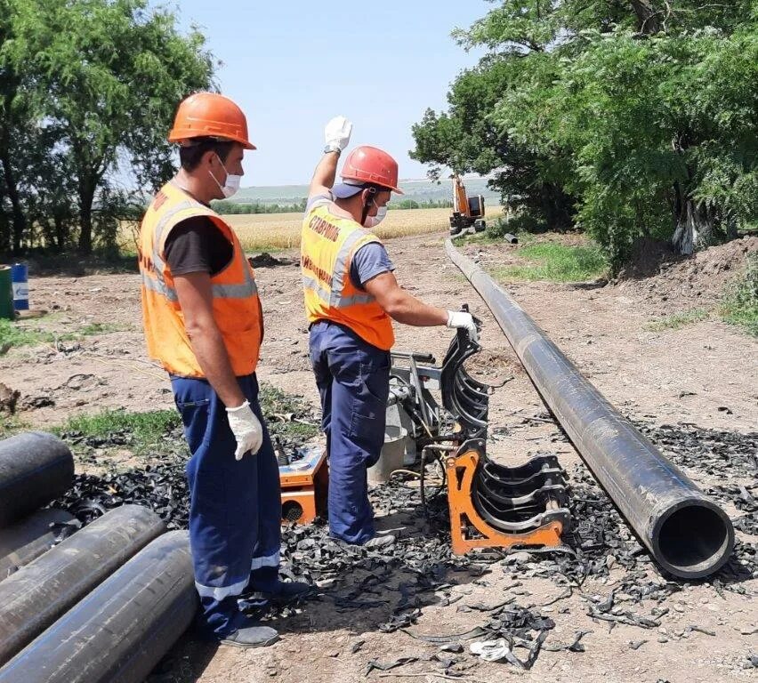 Ставропольский край водоканал телефоны. Ремонт водовода. Серная Осетия водоотведение. Главный инженер Ставрополькрайводоканал.