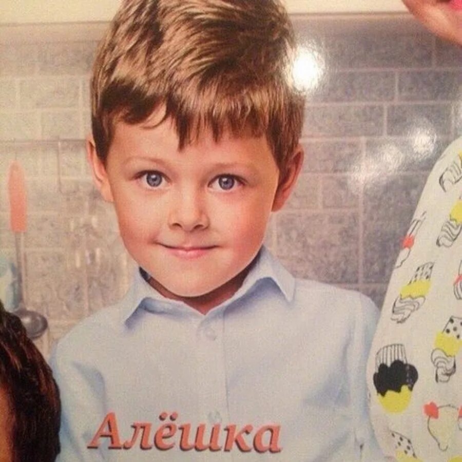 Мальчики ничего. Не хочу ничего решать хочу есть песок. алешка. алешка не хочу ничего решать хочу есть песок. а я алешка.