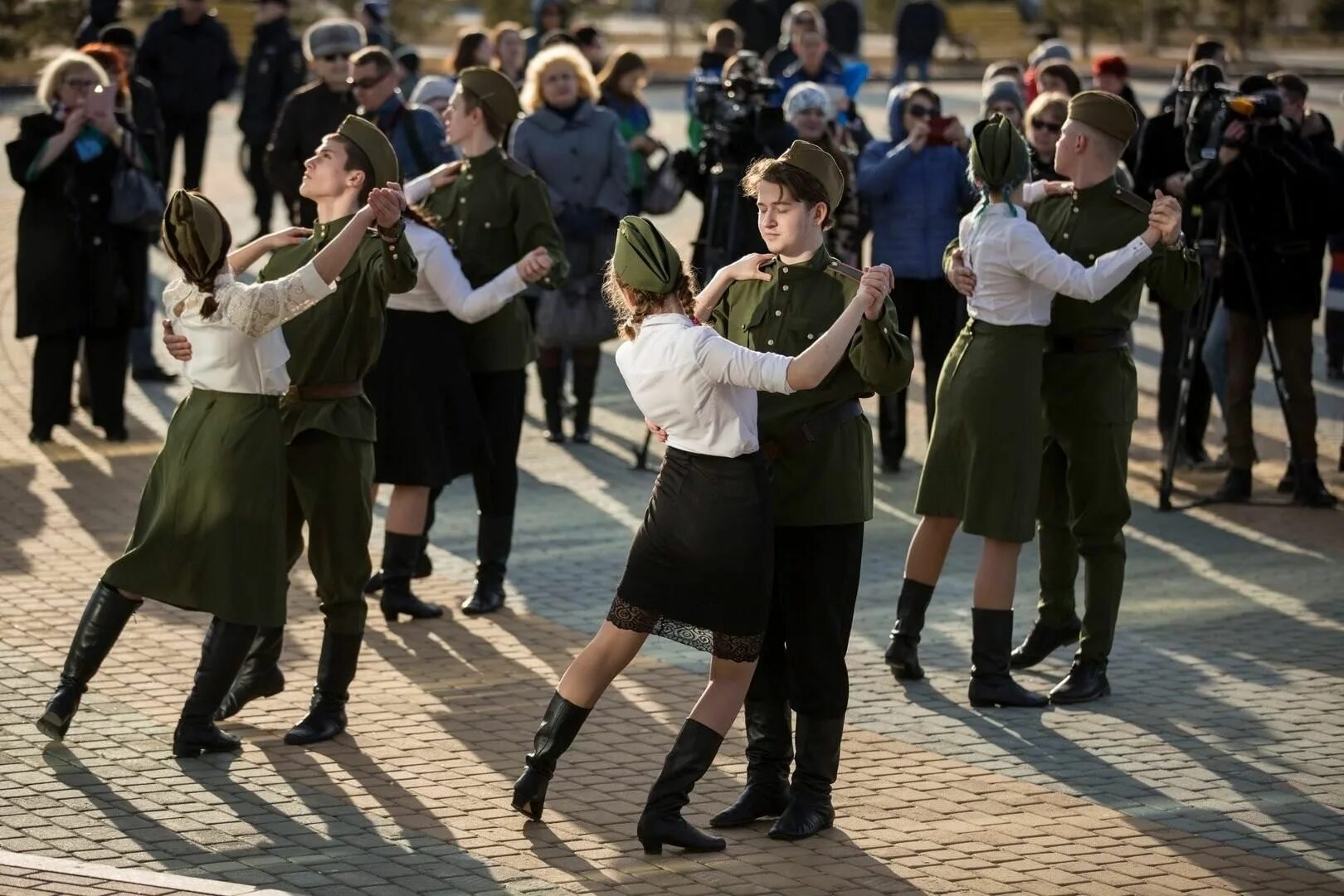 Майский вальс танец