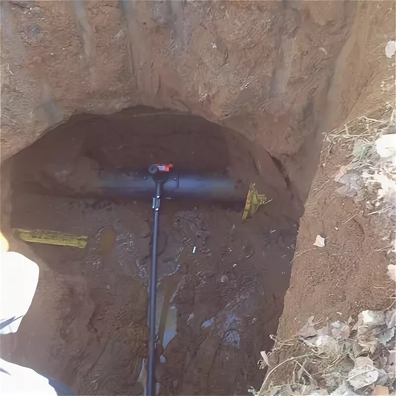 Трубы под землей. Врезка в трубу газопровода. Врезка газовой трубы в газопровод. Врезка в трубопровод под давлением технология. Врезка в газопровод под давлением.