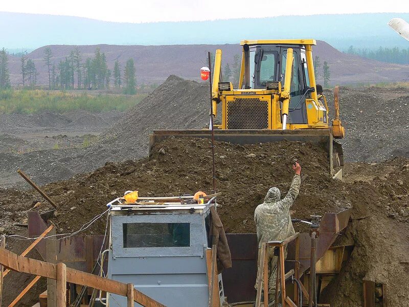 Артель работа. Артель работа. Артель старателей амур золото. Хабаровский край промышленность добыча золота. Артель работа.