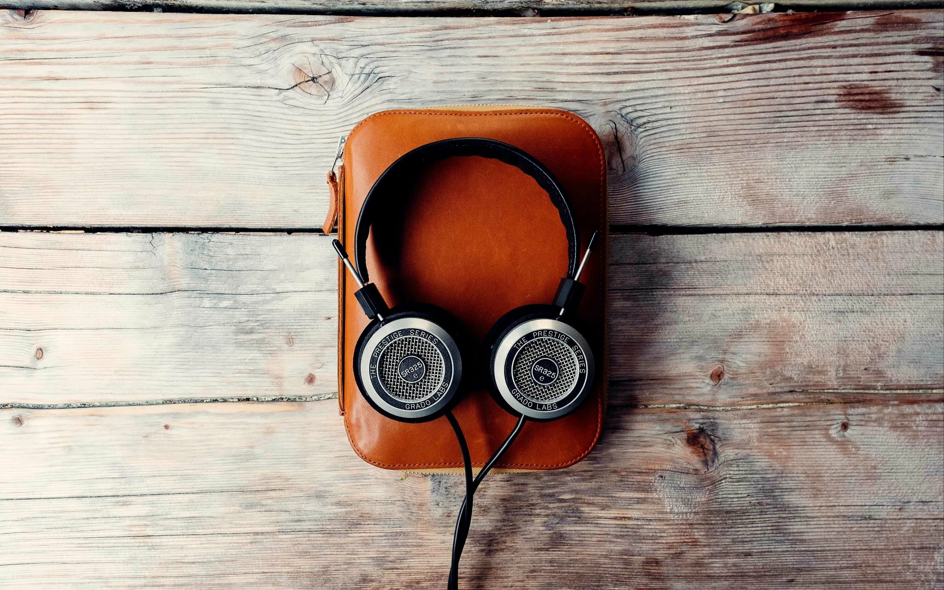 музыкальный плеер для андроид. наушники чб. музыкальный плеер айфон. Beats solo hd динамики. музыкальный проигрыватель для айфона.