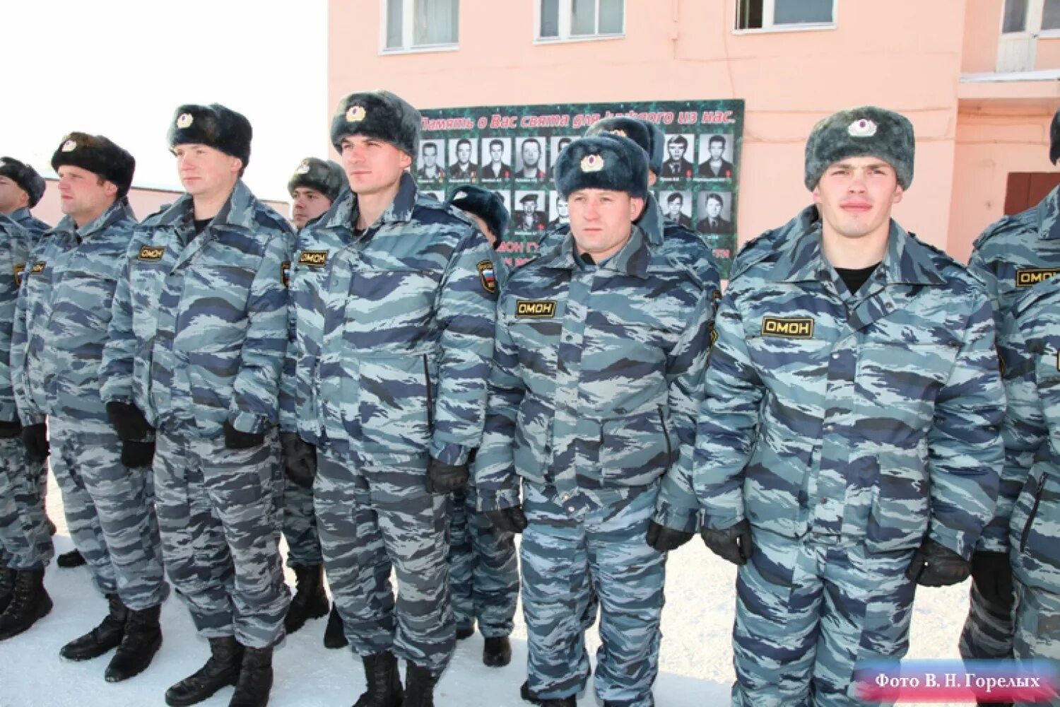 Без наличия специальных