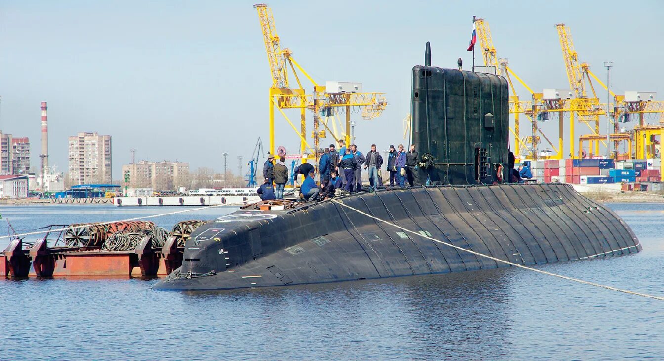 Атомная подводная лодка в Новороссийске. Размагничивание кораблей Курчатов. Размагничивание кораблей Черноморского флота. ДПЛ проекта 877 б-808 Ярославль. Спец у которого на верфи много дел