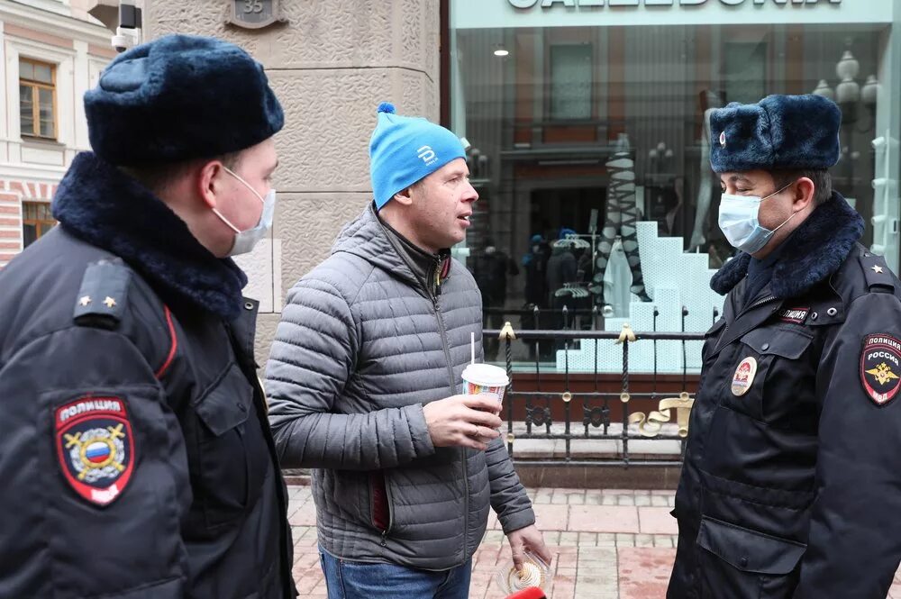 Полиция Москвы. Полиция в масках. Штраф за маску в Москве. Полицейский в маске. Москва оштрафовано