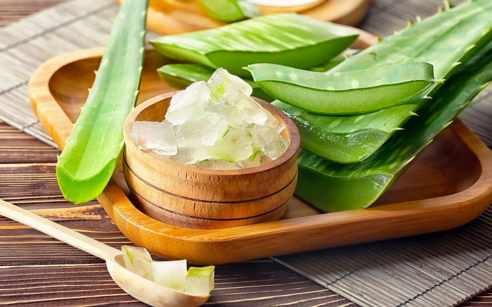 Aloe Vera маска. Алоэ и мед для лица