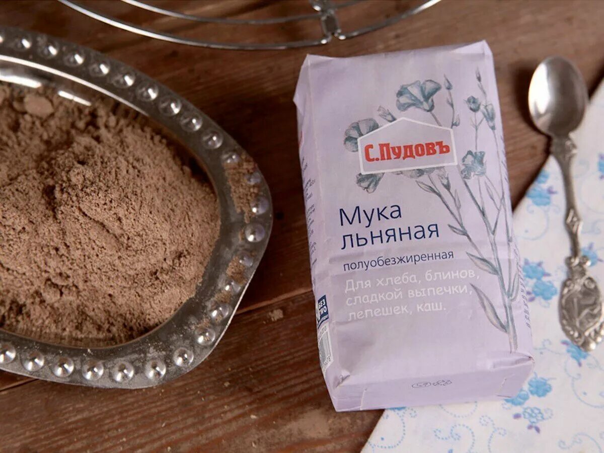 Льняная мука с пудовъ состав. Льняная мука сколько клетчатки. Мука льна польза. Льняная мука состав. Мука льна польза.