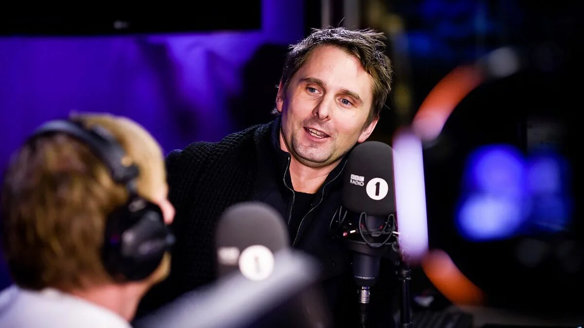 Bbc radio 1. Доминик фай. bbc radio 1 блоггер. мьюзе бибиси радио 1. жак мьюс мировые звезды.