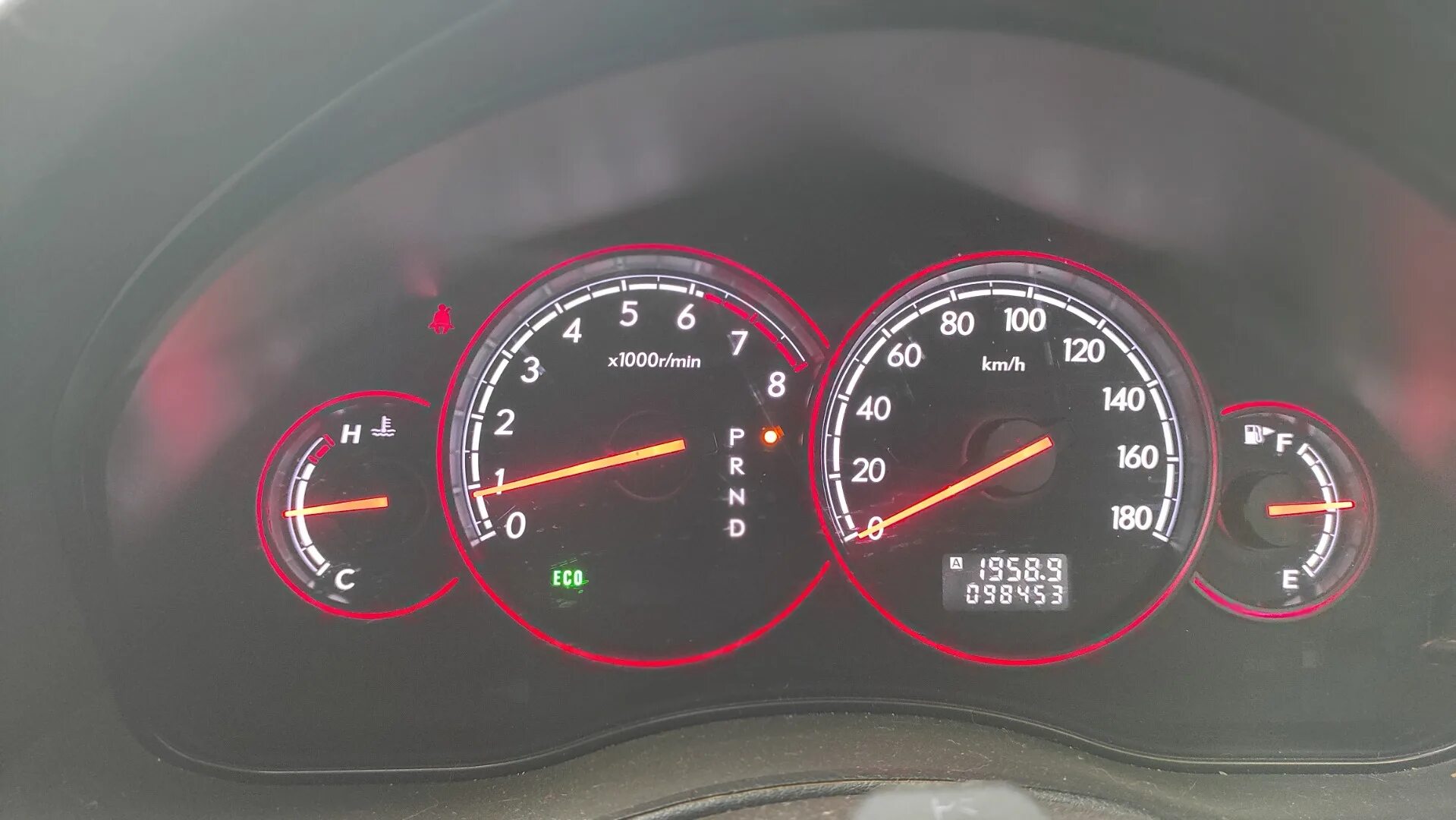 Какой расход у субару. Subaru outback спидометр. субару аутбек 5 спидометр. subaru outback 210 км ч спидометр. субару аутбек 2,5 расход.