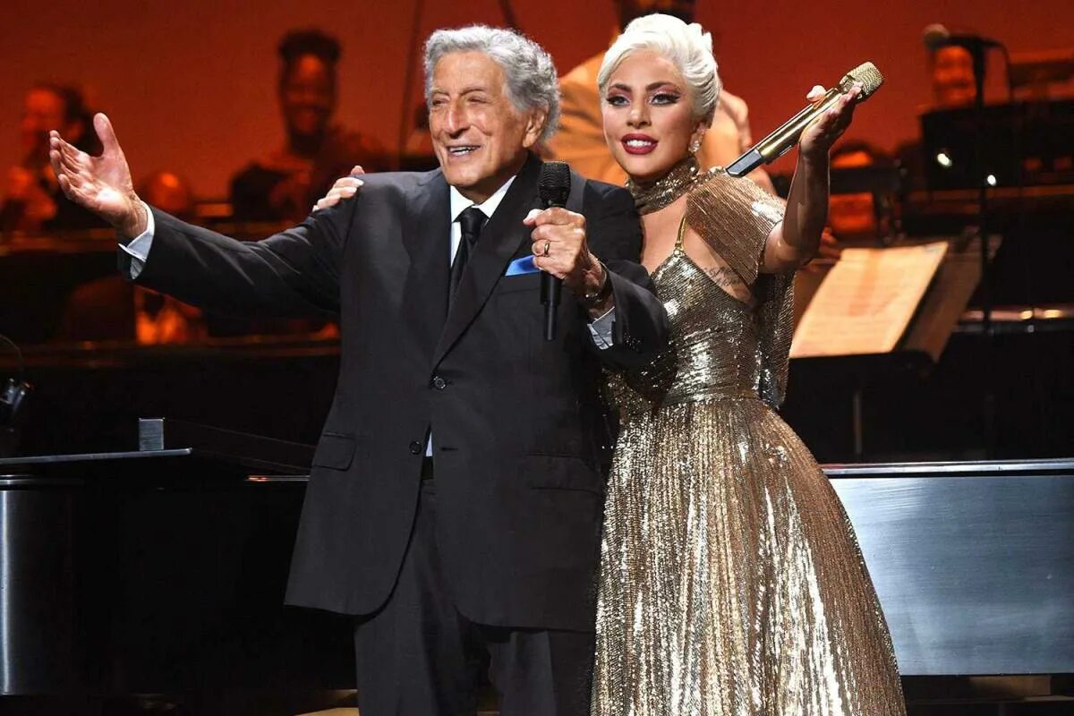 Tony bennett lady gaga. Tony bennett lady gaga. Тони беннетт и lady gaga фото. Тони беннетт и леди гага. Cheek to cheek lady gaga.