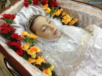 Салтанат в гробу похороны фото