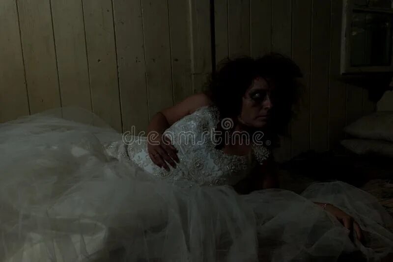 Ефиминюк моя милая ужасная невеста. Страшная невеста. Страшная невеста призрак. Мертвая невеста ужастик.