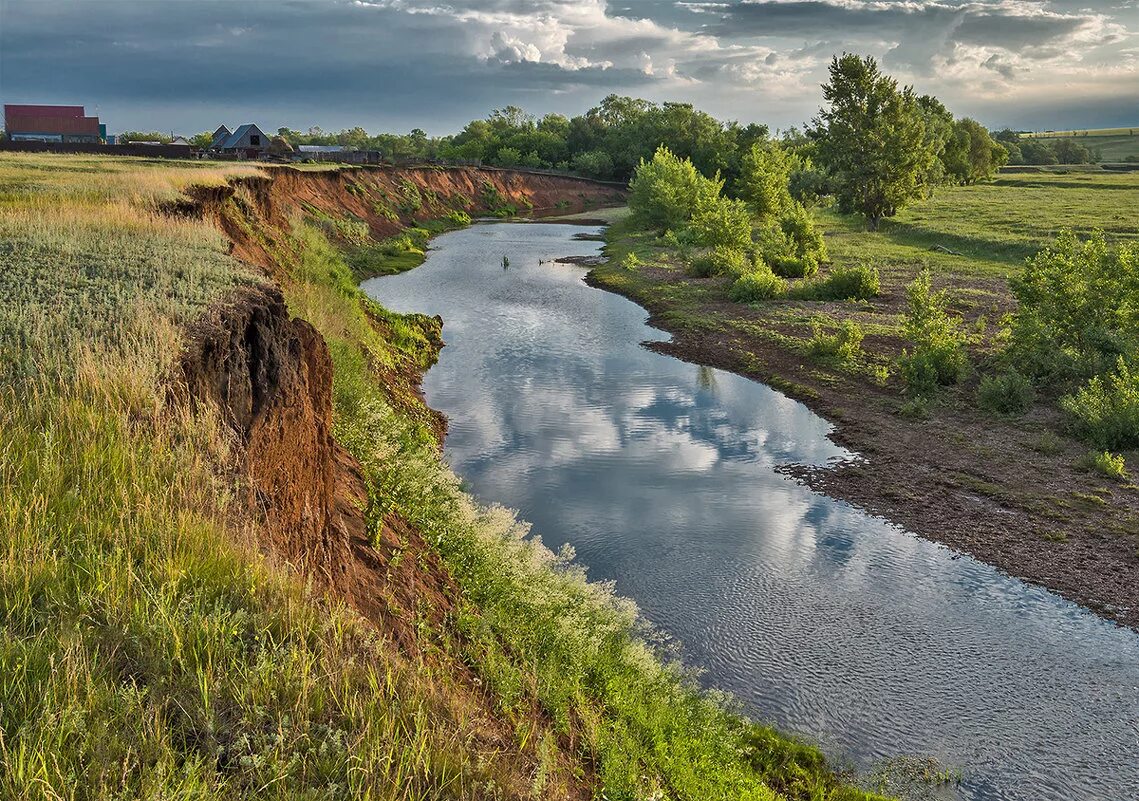 Реки выносят свои воды в. Вологда берег реки равнина. Малые реки. Небольшая речка. Равнинная река.