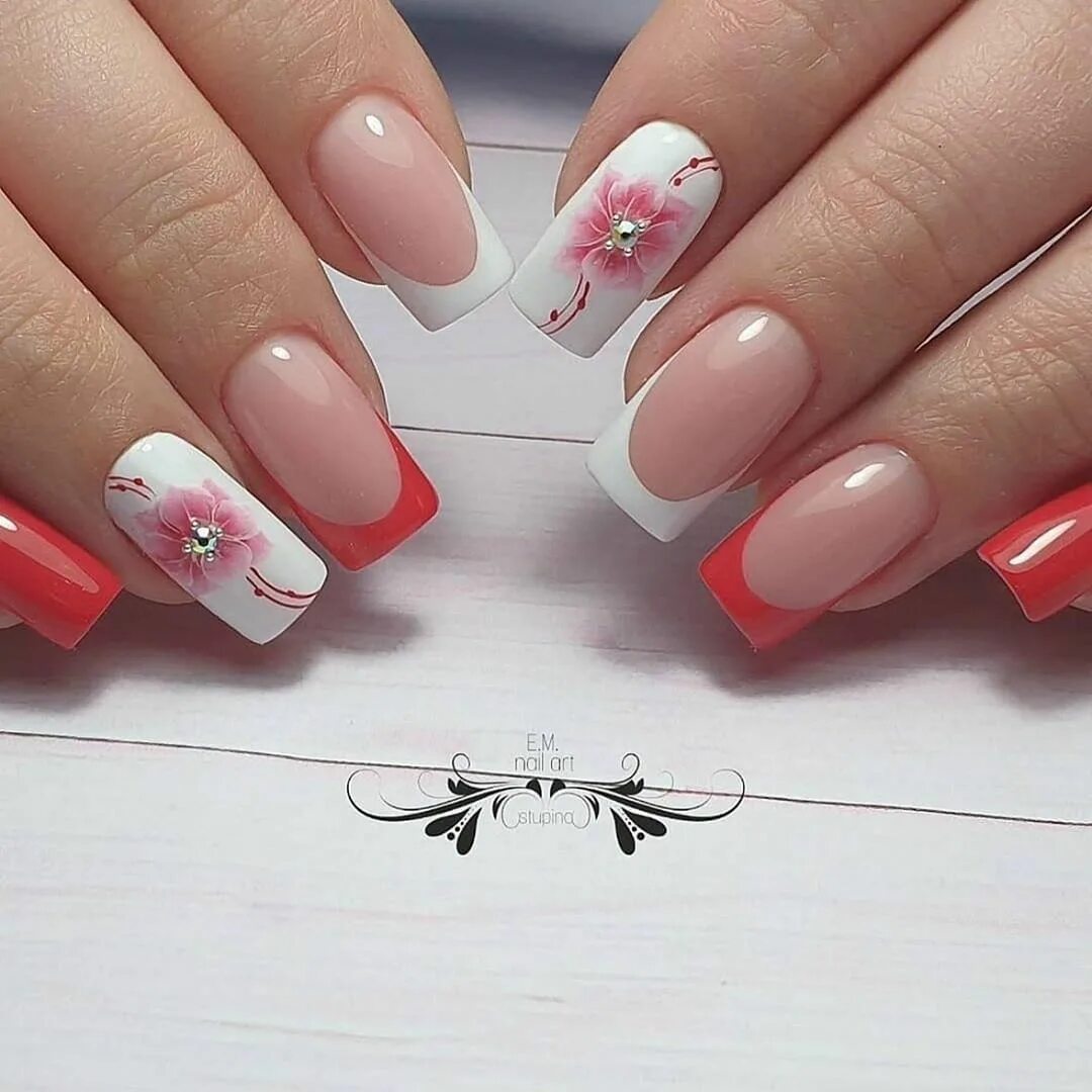 Френч с фламинго. Молодёжный френч на ногтях. Оригинальный френч с рисунком. Ногти белый френч с рисунком. Ногти френч с рисунком 2023.