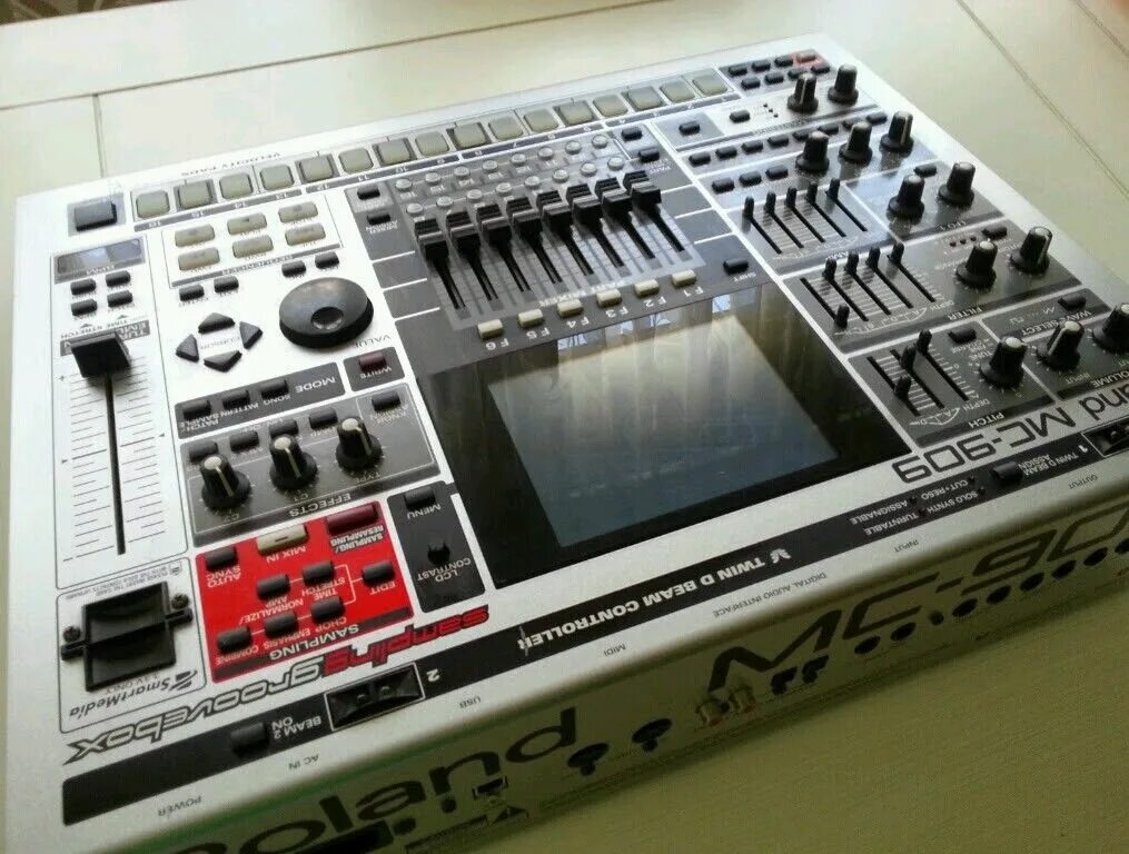 Roland сэмплер. Roland mc 909. сэмплер роланд. dsr-450 сэмплер. сэмплер лабораторный.