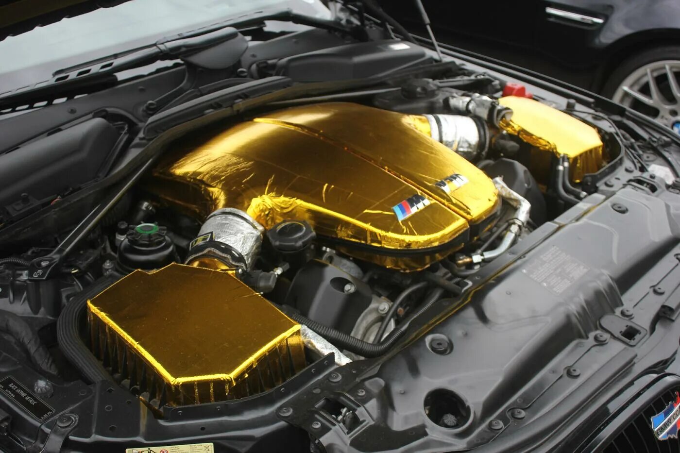 BMW m5 v10. BMW m5 e60 engine. Мотор м5 е60 v10. BMW m5 e60 v10 мотор.