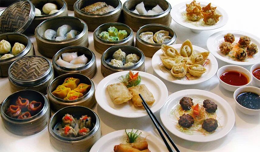 Где вкусно поесть во владивостоке. Китайские блюда. Китайский праздничный стол. Традиционные китайские блюда. Национальная кухня Китая.