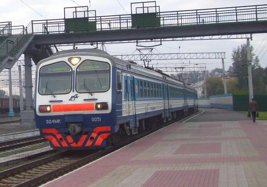 Поезда барабинск новокузнецк. Эд4мк 0051. электропоезд новокузнецк новосибирск. мытищи станция электрички. электричка новокузнецк.