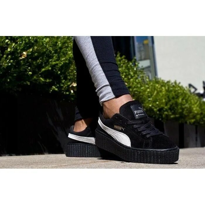 Puma подошва. Кроссовки Puma женские черные с белой подошвой. Puma Suede Creepers. Кроссовки Пума женские черные с белой подошвой. Puma Suede Creepers высокие.