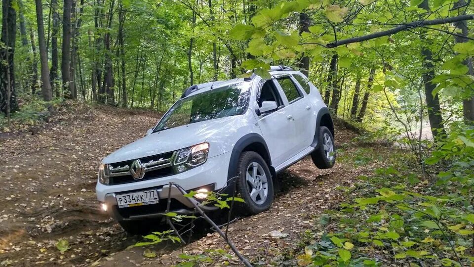 Рено дастер с пробегом полный привод. Дастер 2. Renault Duster 2.0 100кмч. Рено Дастер 19. Рено Дастер 2015 белый.