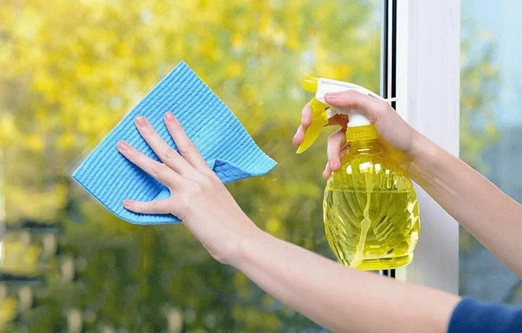 Чем можно помыть окна. Чистые окна. Помыть окна без разводов. Рулонная тряпка для мойки окон. Салфетки для мытья окон без разводов.