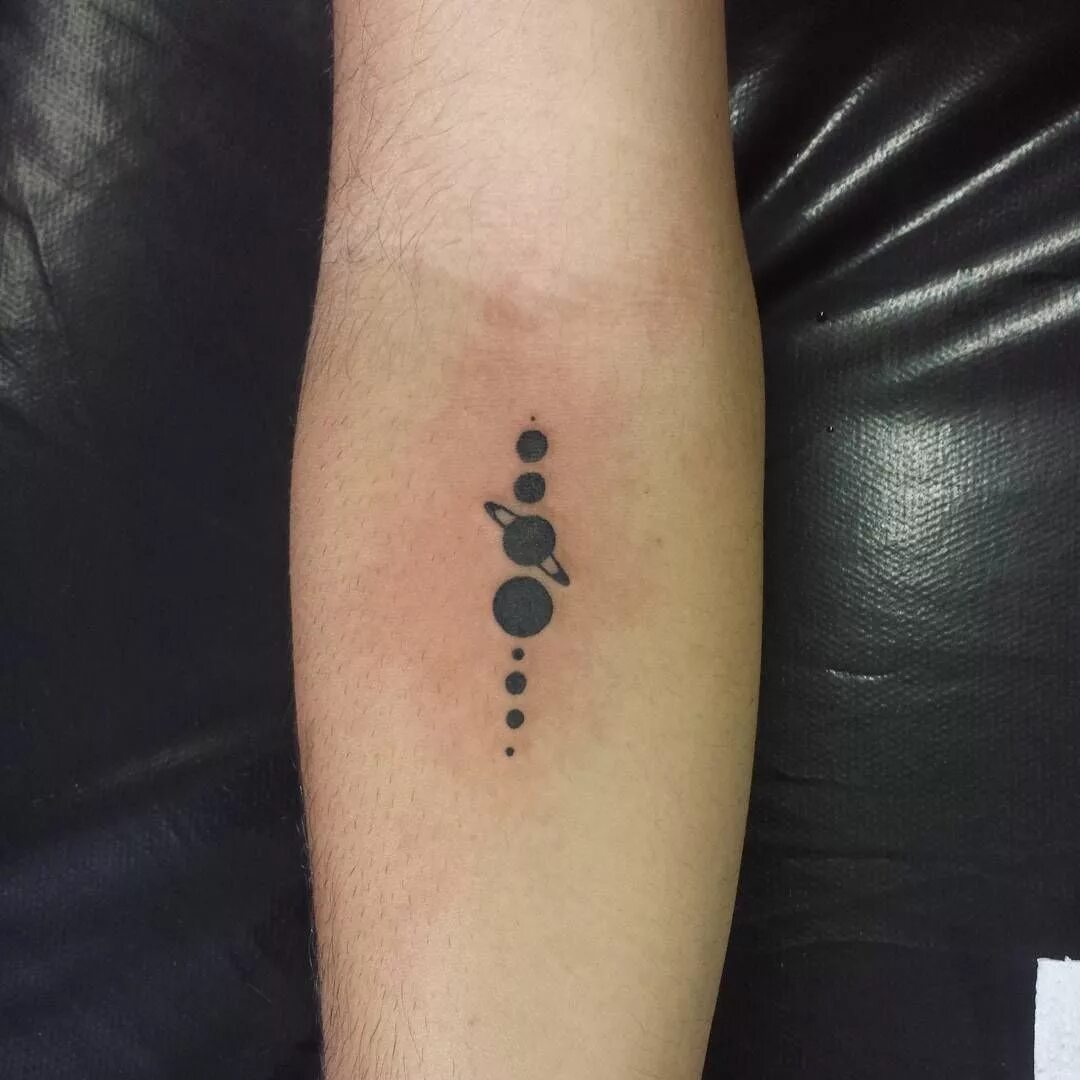 Тату планеты. Тату планеты значение. Тату планет. Парад планет тату. Татухи солнечная система.