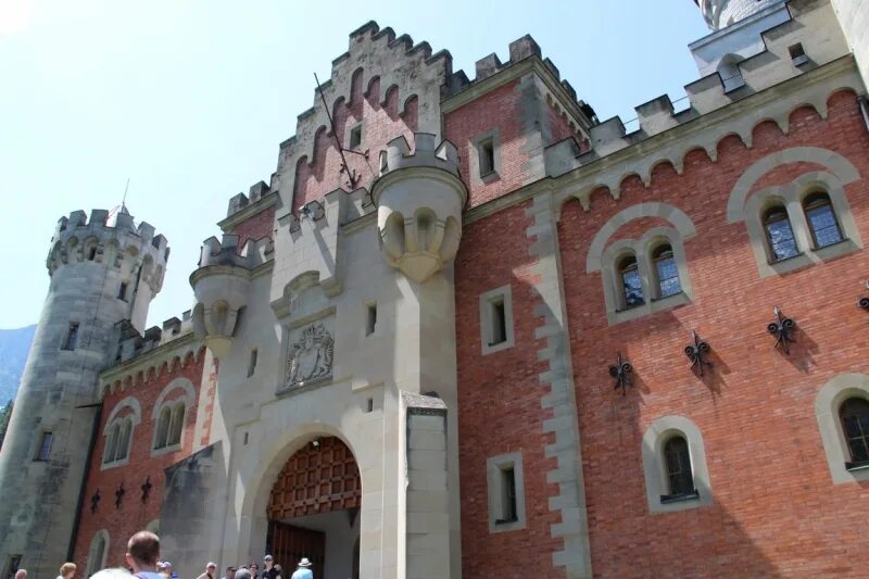 В одном из замков короля с его. Отель замок короля воронеж. ресторан замок короля воронеж. фото замок короля воронежа. замок короля воронеж памятник.