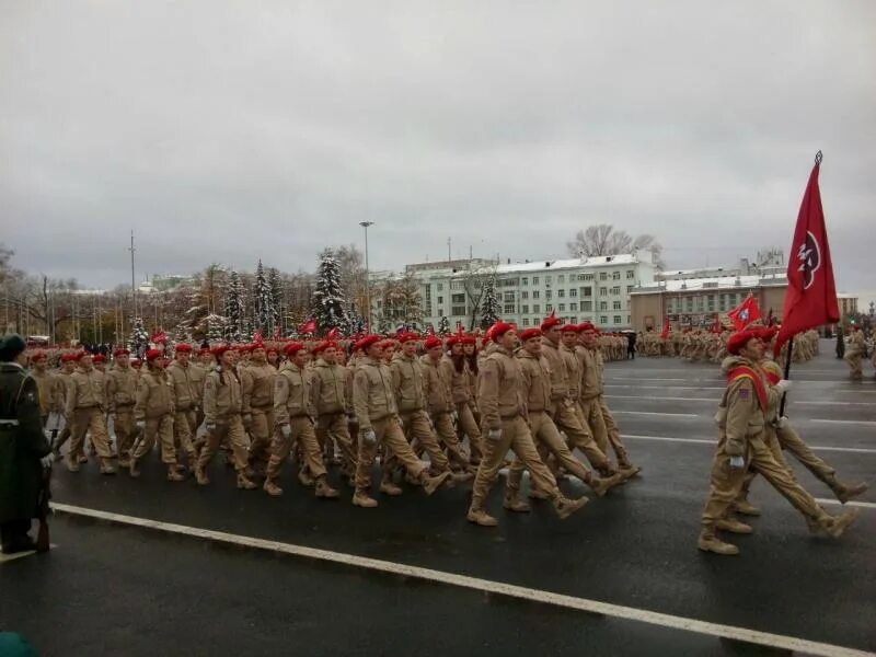 Военный парад. Всероссийский патриотический проект «парад памяти». Парад памяти 7. Парад 7 ноября 2014. Парад проект