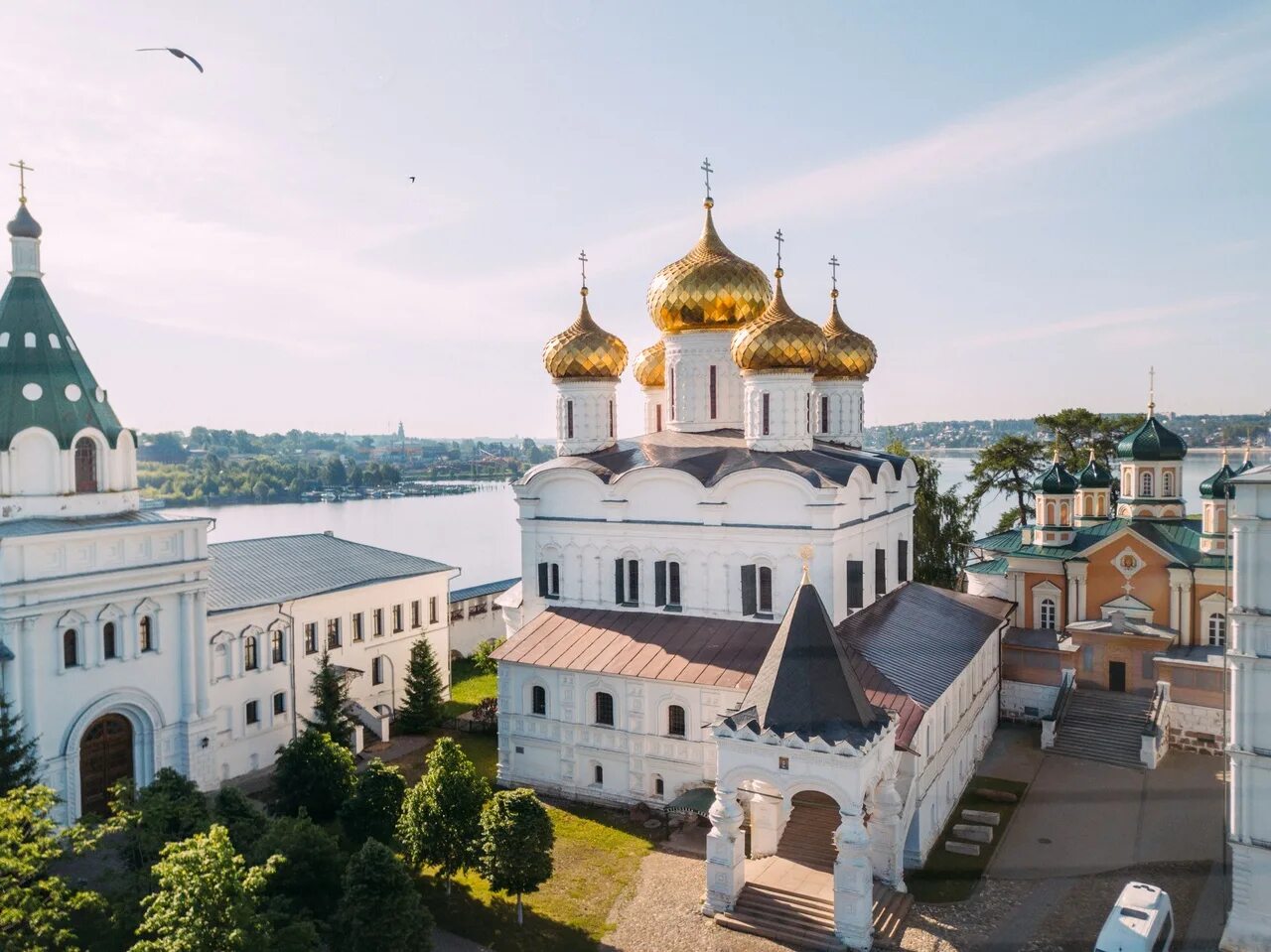 Свято троицкий ипатьевский. Свято-Троицкий Ипатьевский монастырь. Свято-Троицкий Ипатьевский мужской монастырь, Кострома.