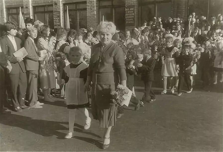 история школы номер 6. школа 1936 года. мбоу сош 6 город морозовск. история школы номер 6. история школы номер 6.