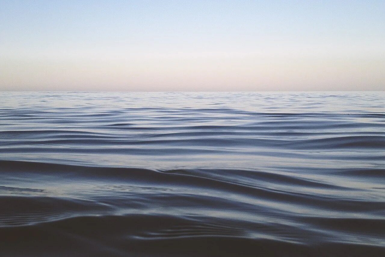 Море фото. Безбрежное море. Темное море. Гр чувств безбрежный океан картинки. Красивое море.